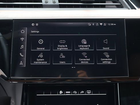 Used 2022 Audi e-tron Premium Plus w/ Premium Plus Package image 50