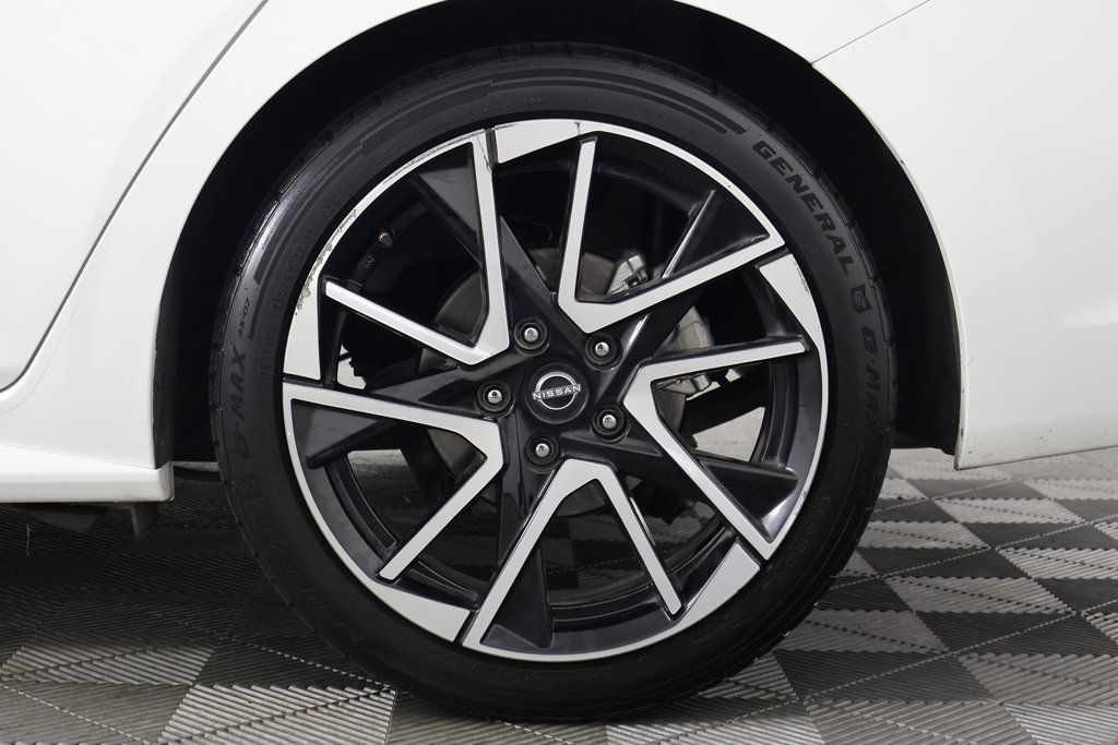 Used 2025 Nissan Sentra SR FWD image 16