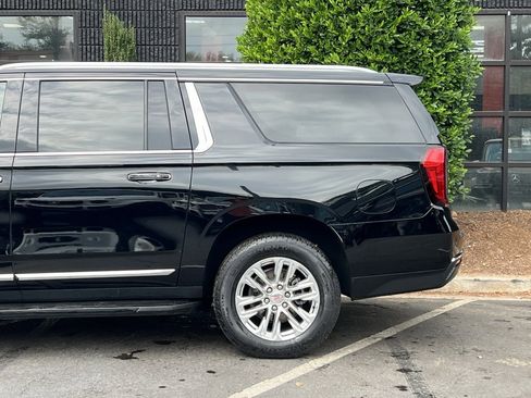 Used 2022 GMC Yukon XL SLT w/ SLT Luxury Package image 11