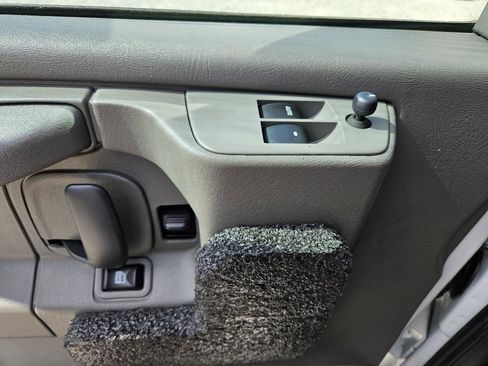 Used 2014 Chevrolet Express 1500 RWD image 13