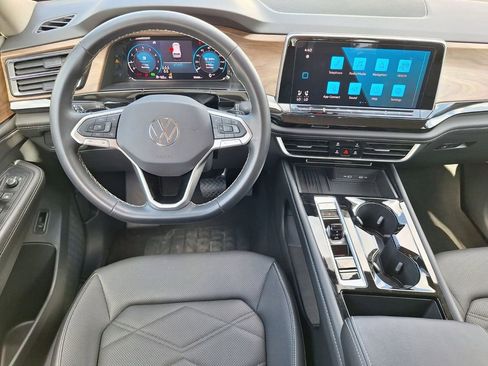 Used 2025 Volkswagen Atlas SE FWD image 11