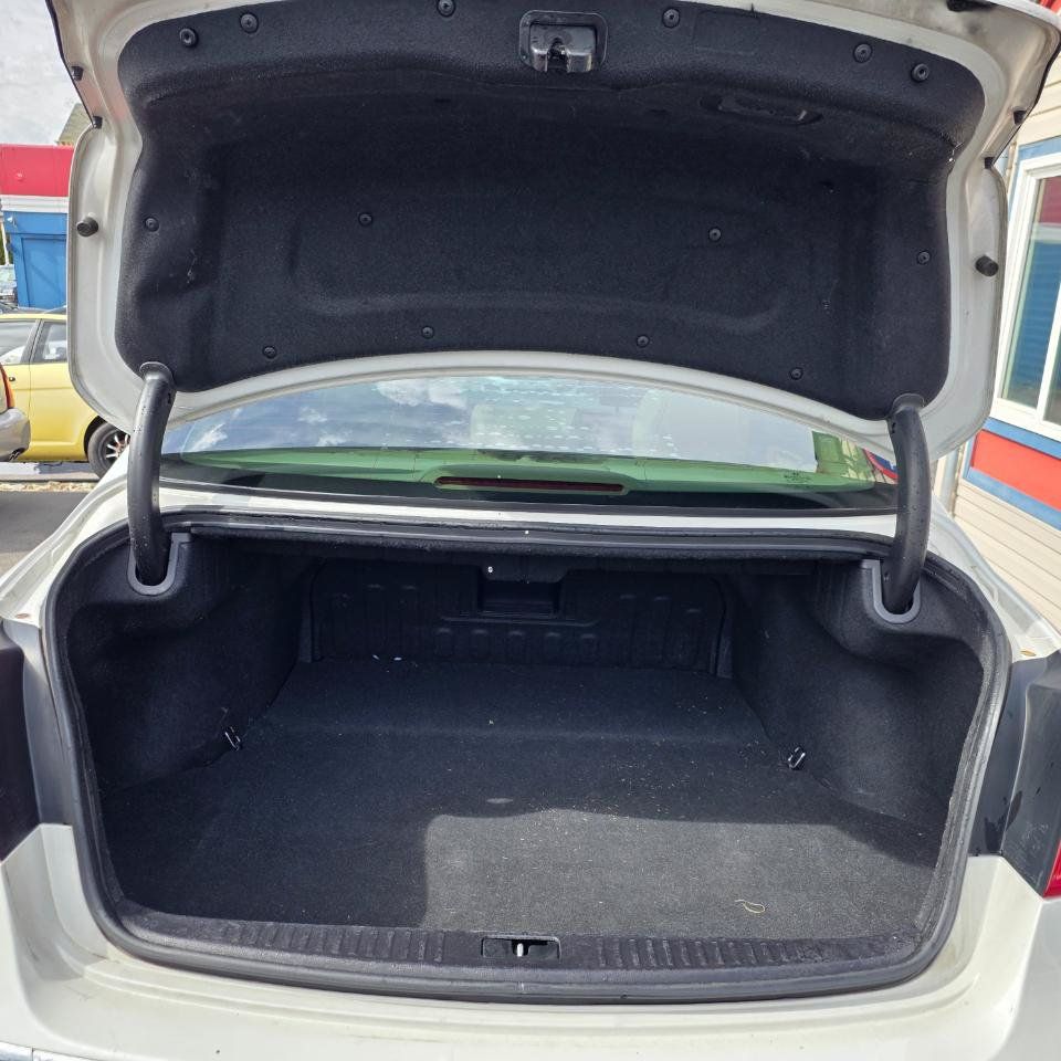 Used 2013 Hyundai Genesis 3.8 RWD image 31