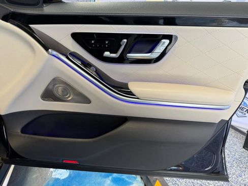 Used 2022 Mercedes-Benz S 580 4MATIC Sedan w/ AMG Line Package image 31