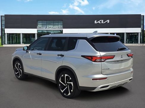 Used 2022 Mitsubishi Outlander SE AWD/4WD image 3