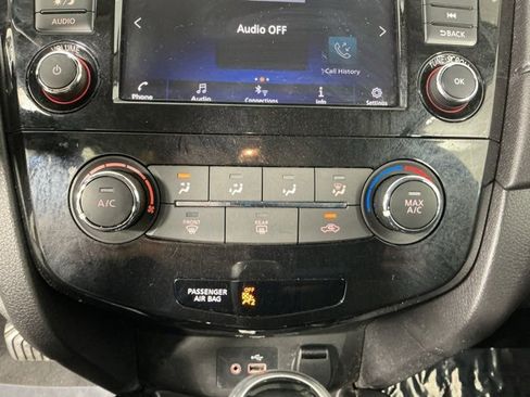 Used 2020 Nissan Rogue S image 23