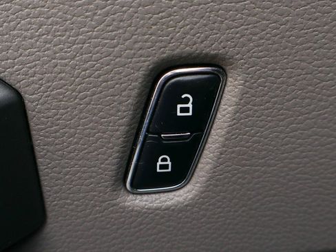 Used 2017 Ford F150 XLT image 16