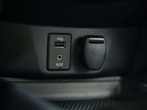 Used 2016 Nissan Rogue SV image 19