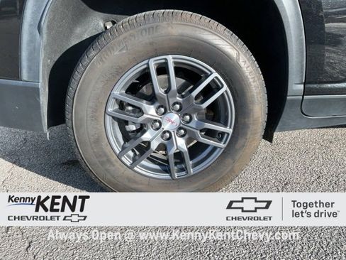 Used 2025 GMC Acadia Elevation image 8