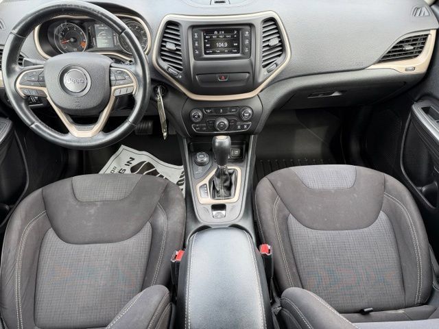 Used 2015 Jeep Cherokee Latitude AWD/4WD image 13