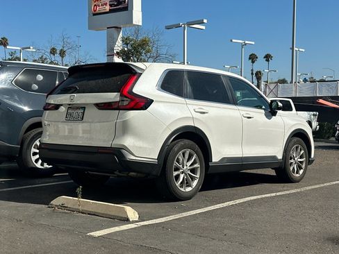 Used 2025 Honda CR-V EX image 3