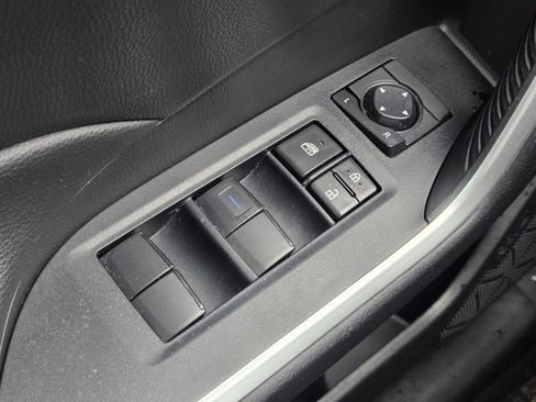 Used 2022 Toyota RAV4 LE image 12