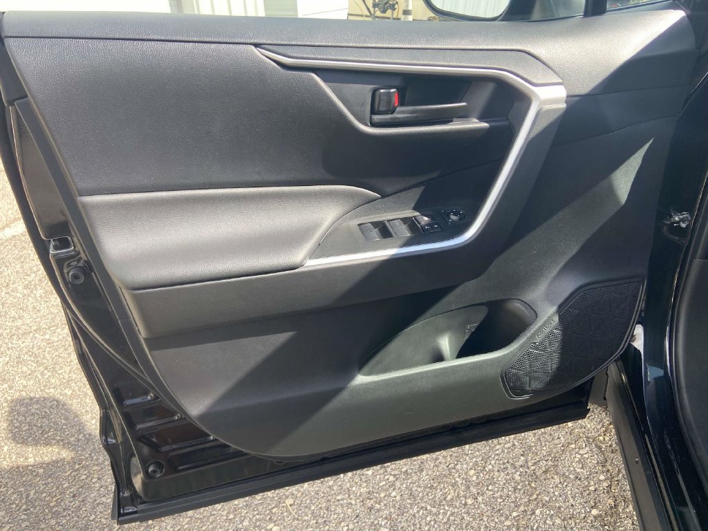 Used 2025 Toyota RAV4 LE FWD image 11