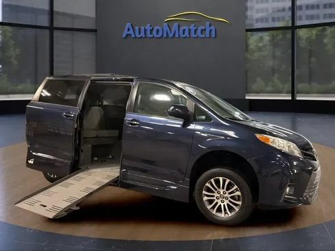 Used 2019 Toyota Sienna XLE FWD image 16