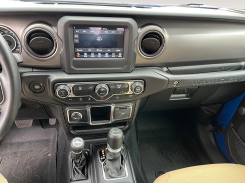 Used 2022 Jeep Wrangler Sport image 13