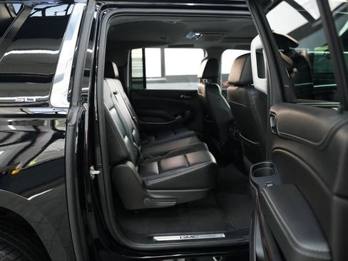 Used 2020 GMC Yukon XL SLT w/ Open Road Package AWD/4WD image 33