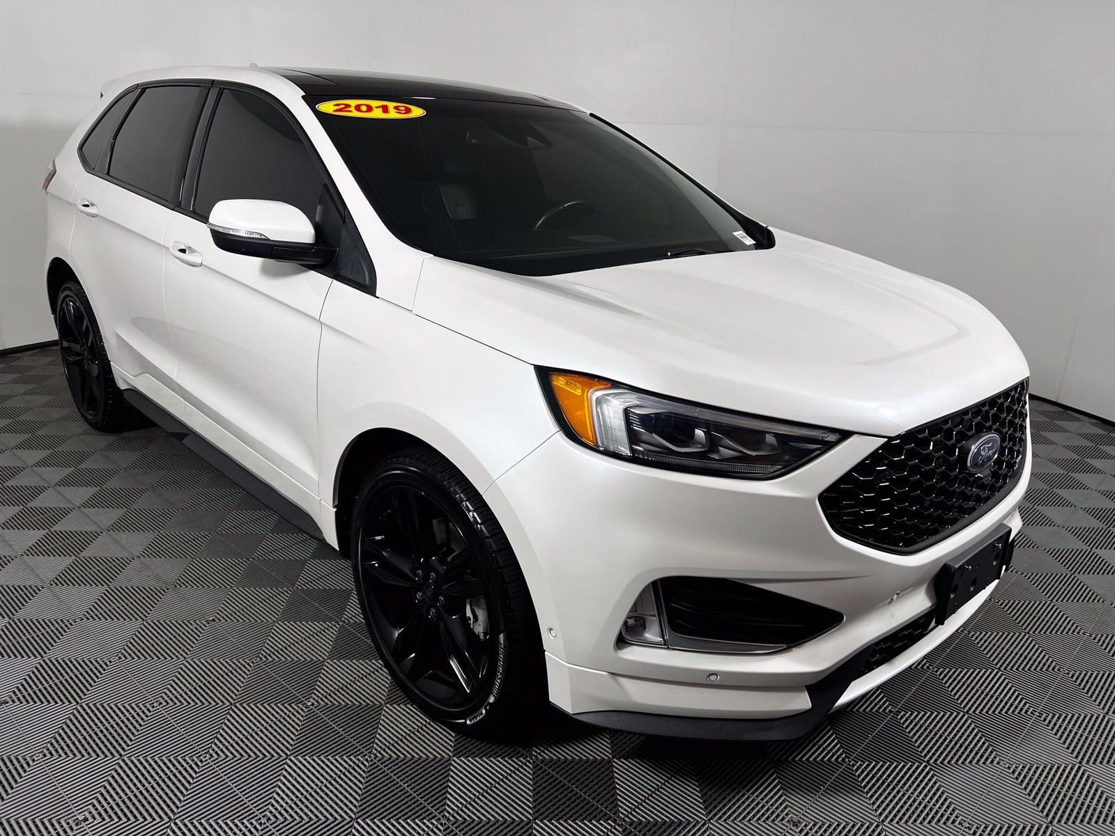 Used 2019 Ford Edge ST w/ Equipment Group 401A AWD/4WD image 3