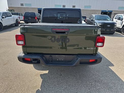 Used 2024 Jeep Gladiator Sport AWD/4WD image 5