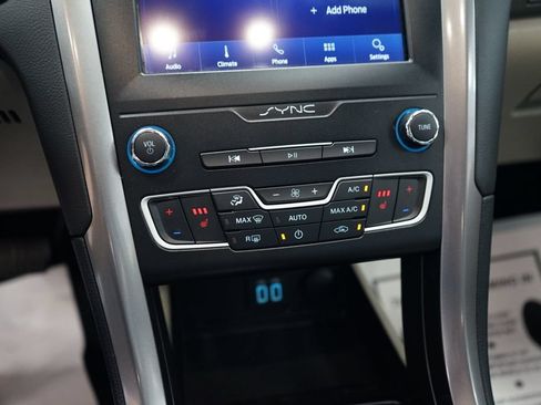 Used 2019 Ford Fusion SE AWD/4WD image 37