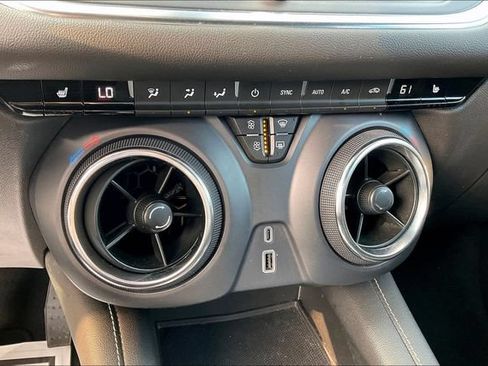 Used 2025 Chevrolet Blazer LT AWD/4WD image 32
