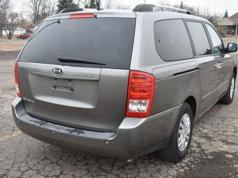 Used 2011 Kia Sedona LX image 4