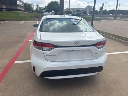 Used 2021 Toyota Corolla LE image 10
