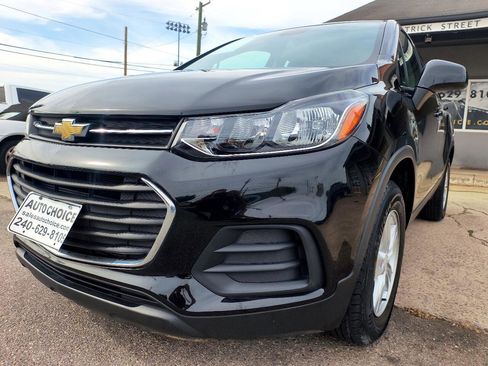 Used 2020 Chevrolet Trax LS image 25