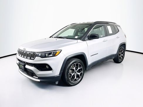 Used 2025 Jeep Compass Limited AWD/4WD image 3