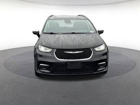 Used 2023 Chrysler Pacifica Limited image 8