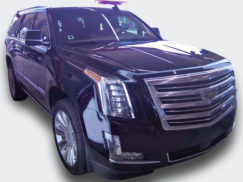 Used 2016 Cadillac Escalade Platinum RWD image 2
