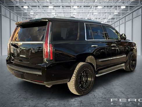 Used 2018 Cadillac Escalade Premium Luxury image 5