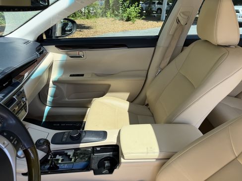 Used 2013 Lexus ES 350 w/ Premium Pkg FWD image 32