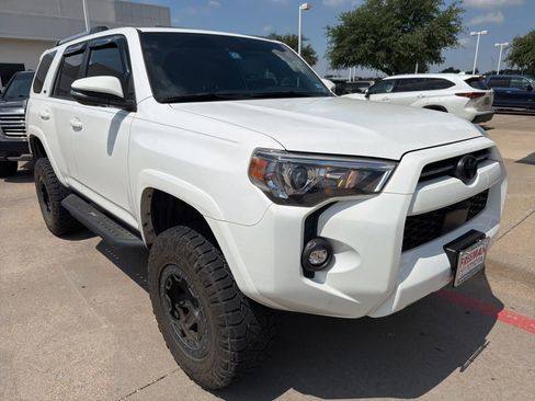 Used 2022 Toyota 4Runner SR5 Premium w/ Moonroof Package AWD/4WD image 3