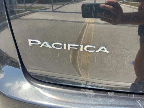 Certified 2023 Chrysler Pacifica Touring-L FWD image 27