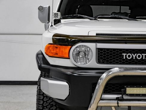 Used 2014 Toyota FJ Cruiser 4WD w/ Upgrade Package image 46