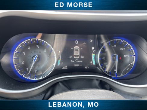 Used 2025 Chrysler Pacifica Select FWD image 17