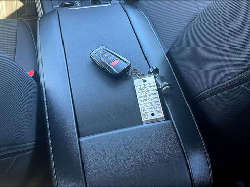 Used 2023 Toyota Highlander L image 13