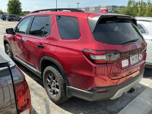 Used 2025 Honda Pilot TrailSport image 10