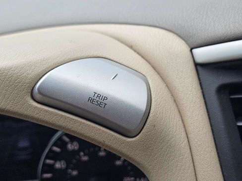 Used 2014 Nissan Pathfinder SL AWD/4WD image 25
