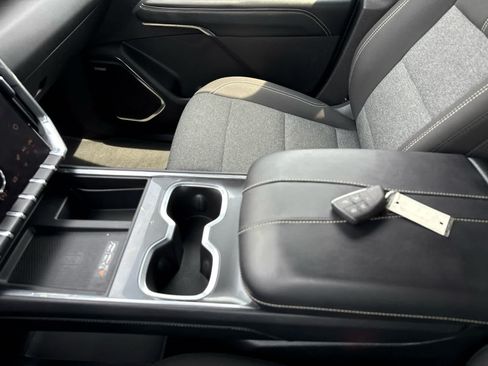 Certified 2025 GMC Acadia Elevation AWD/4WD image 21