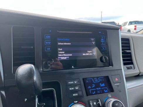 Used 2015 Toyota Sienna L image 52