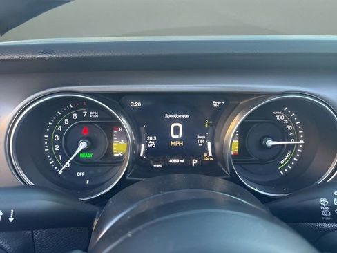 Used 2023 Jeep Wrangler Unlimited w/ Sun & Screen Package image 9