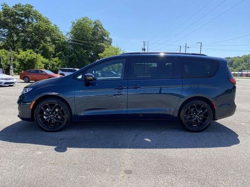 Used 2025 Chrysler Pacifica Limited FWD image 31