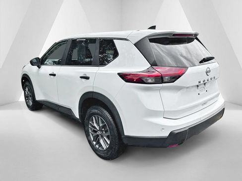 Used 2024 Nissan Rogue S FWD image 5