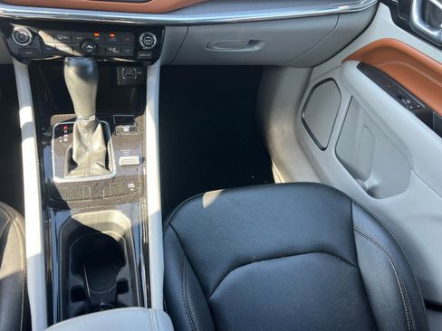 Used 2024 Jeep Compass Limited image 32