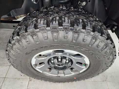 Used 2024 Ford F350 Lariat w/ Lariat Ultimate Package image 3