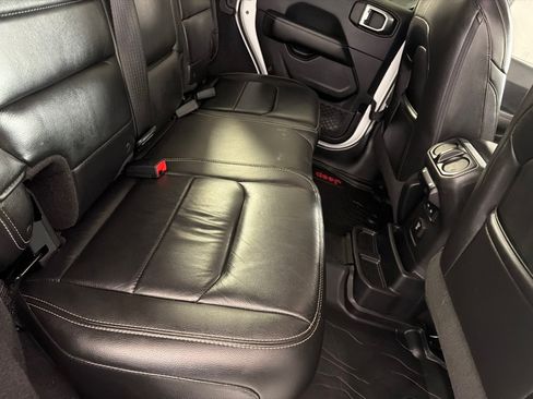 Used 2018 Jeep Wrangler Unlimited Sahara AWD/4WD image 22