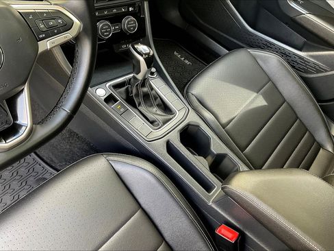 Certified 2024 Volkswagen Jetta SE image 17