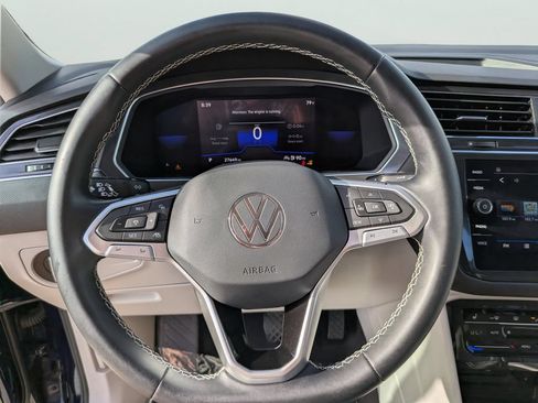 Used 2023 Volkswagen Tiguan SE w/ Panoramic Sunroof Package FWD image 25
