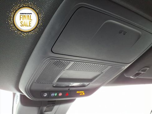 Used 2025 Chevrolet Traverse LT image 21