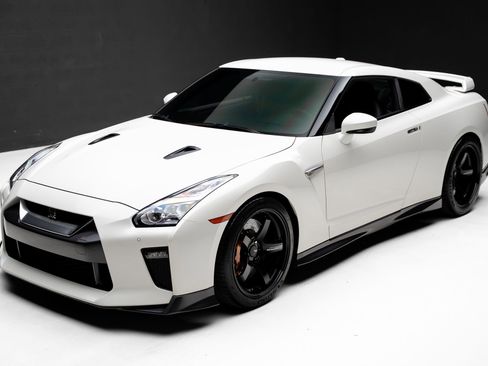 Used 2019 Nissan GT-R Premium AWD/4WD image 5